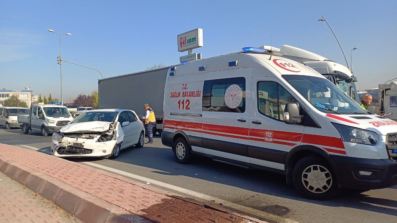 KAYSERİ’NİN KOCASİNAN İLÇESİNDE 5 ARACIN KARIŞTIĞI ZİNCİRLEME TRAFİK KAZASINDA 5 KİŞİ...