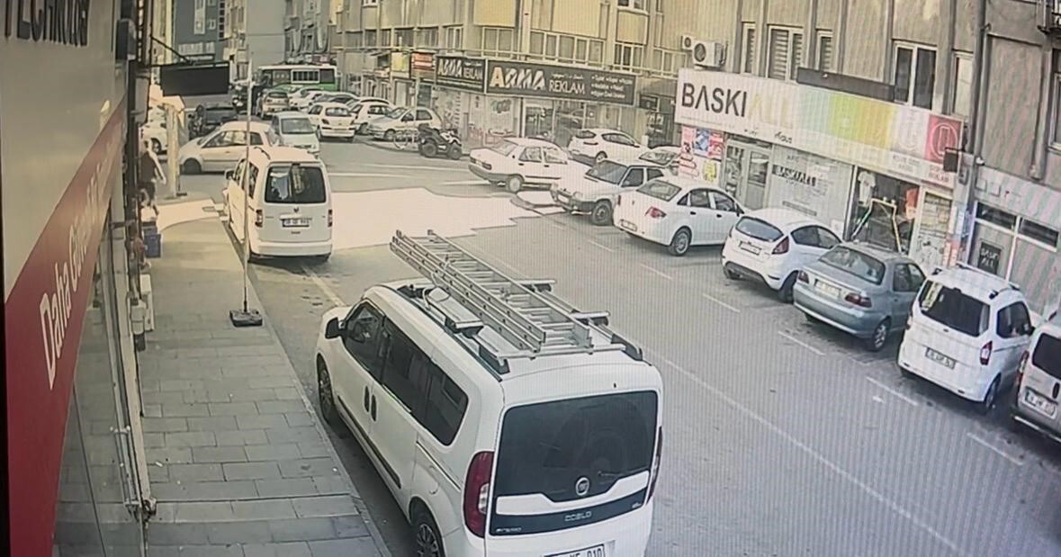 KAYSERİ’NİN KOCASİNAN İLÇESİNDE DUR LEVHASINA DİKKAT ETMEYEREK, GEÇEN SÜRÜCÜ KAZAYA NEDEN OLDU. O...