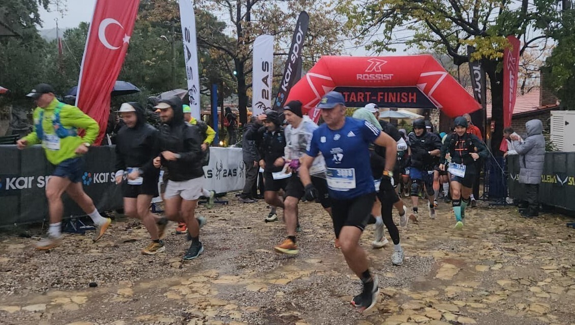 KAZDAĞLARI’NDA DÜZENLENEN KAR SPOR İDA ULTRA MARATONU, YOĞUN SAĞANAK YAĞIŞA RAĞMEN SORUNSUZ...