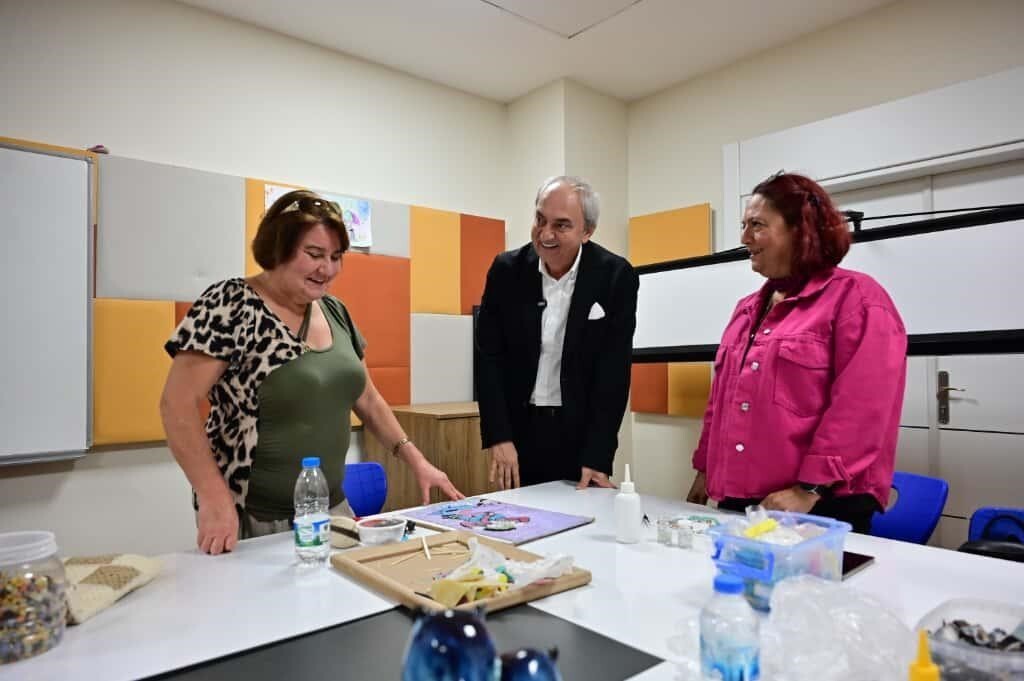 KEPEZ BELEDİYE BAŞKANI MESUT KOCAGÖZ, MİMAR SİNAN AKADEMİ'NİN GÖRSEL SANATLAR VE SANATSAL MOZAİK...