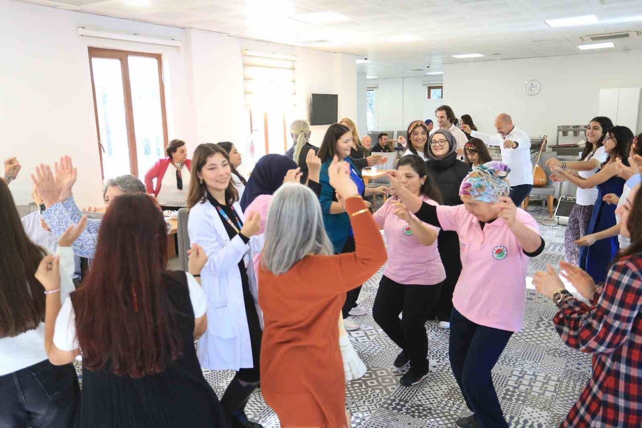 KEPEZ BELEDİYESİ ŞEFKAT VE HUZUREVİ’Nİ ZİYARET EDEN PİRİ REİS ORTAOKULU ÖĞRENCİ VE ÖĞRETMENLERİ...