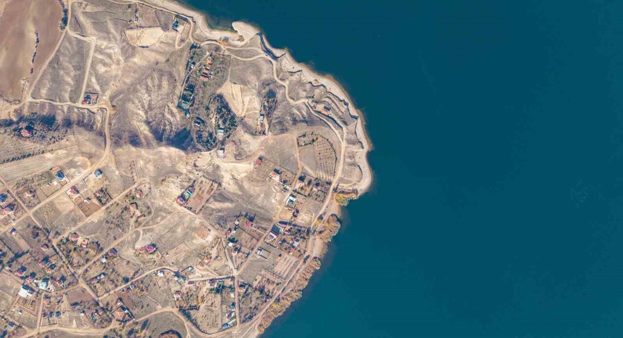 KIRIKKALE'DE, KIZILIRMAK’IN BESLEDİĞİ KAPULUKAYA BARAJI’NDA KIVRIMLI KIYI HATLARI VE GENİŞ SU...