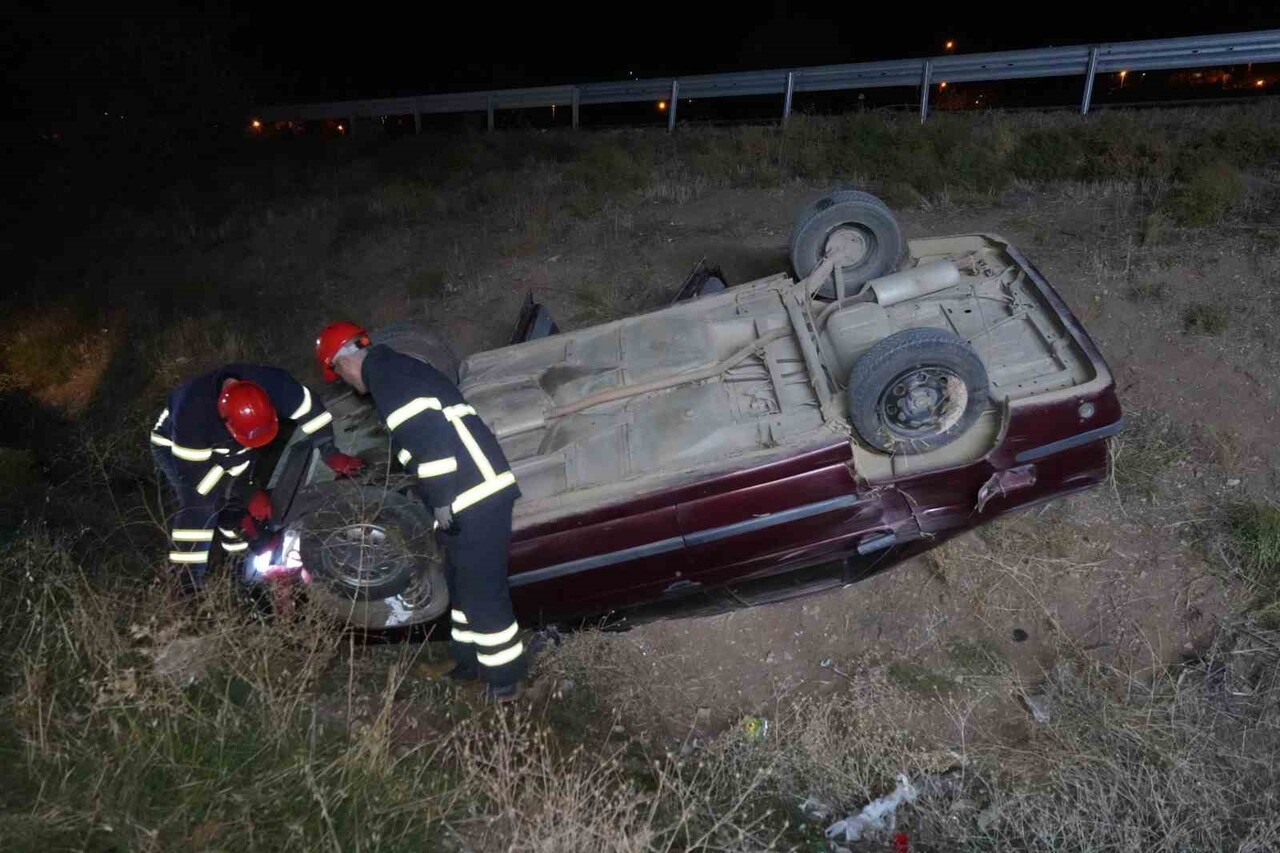 KIRIKKALE'DE KONTROLDEN ÇIKAN OTOMOBİLİN TAKLA ATARAK ŞARAMPOLE DEVRİLDİĞİ KAZADA SÜRÜCÜ...