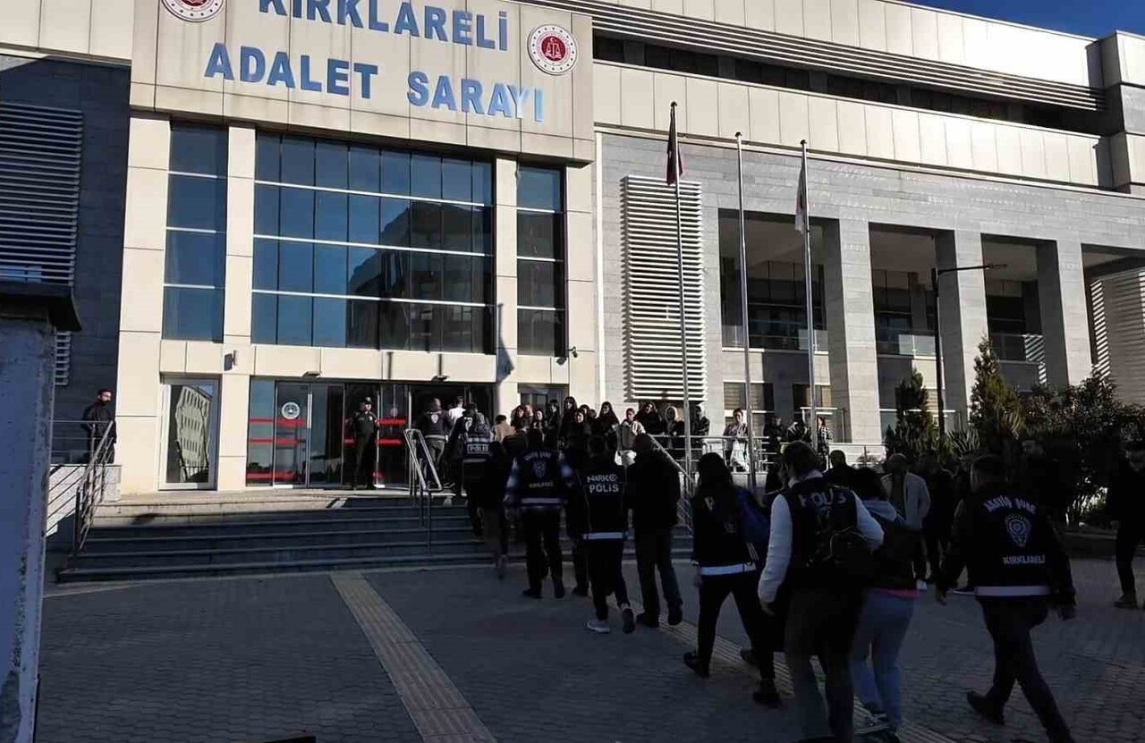 KIRKLARELİ MERKEZLİ ÜÇ İLDE ’DALTONLAR’ OLARAK BİLİNEN SUÇ ÖRGÜTÜNE YÖNELİK DÜZENLENEN EŞ ZAMANLI...