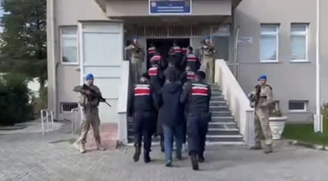 KIRKLARELİ’NDE FETÖ TERÖR ÖRGÜTÜNE YÖNELİK DÜZENLENEN OPERASYONDA YURT DIŞINA KAÇMAYA ÇALIŞAN ALTI...