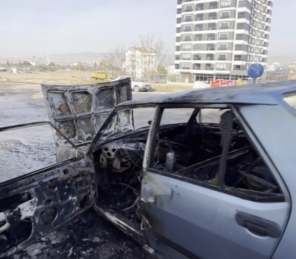 KIRŞEHİR'DE SABAH İŞ YERİNDEN EVİNE GİTMEK ÜZERE YOLA ÇIKAN BİR İŞÇİNİN OTOMOBİLİ, ANKARA–KAYSERİ...