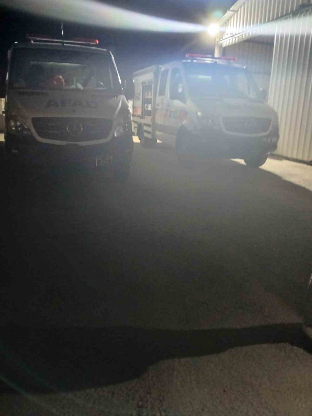 KIRŞEHİR'İN BOZTEPE İLÇESİNDE BİR MANDIRADA YEM KARMA MAKİNESİNİN İÇERİSİNE DÜŞEN İŞÇİ HAYATINI...