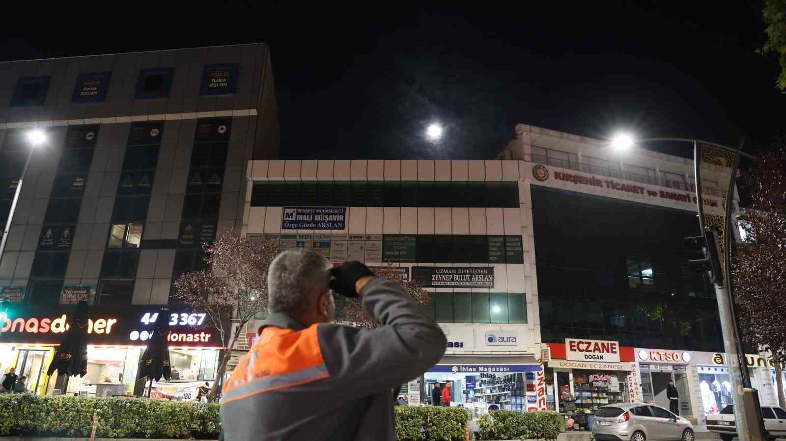 KIRŞEHİR’DE VATANDAŞLAR, 2025 YILININ EN BÜYÜK VE EN PARLAK DOLUNAYI OLAN "SÜPER AY"I TARİHİ...