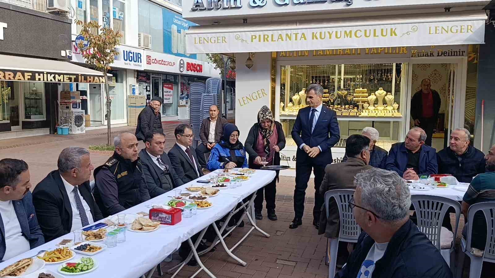 KIRŞEHİR İL EMNİYET MÜDÜRÜ MESUT GÖRÜCÜ, GÖREVE GELDİKTEN SONRA KENT MERKEZİNDE BULUNAN İKİNCİ...
