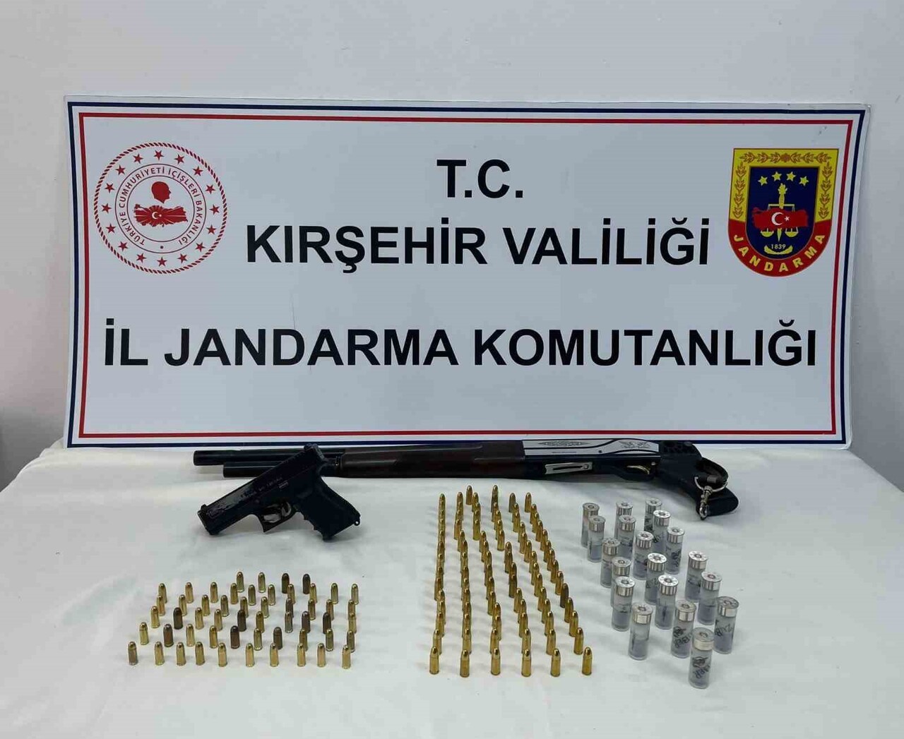 KIRŞEHİR İL JANDARMA KOMUTANLIĞI EKİPLERİNCE YÜRÜTÜLEN ÇALIŞMALAR SONUCUNDA, ŞEHİRDE RUHSATSIZ...