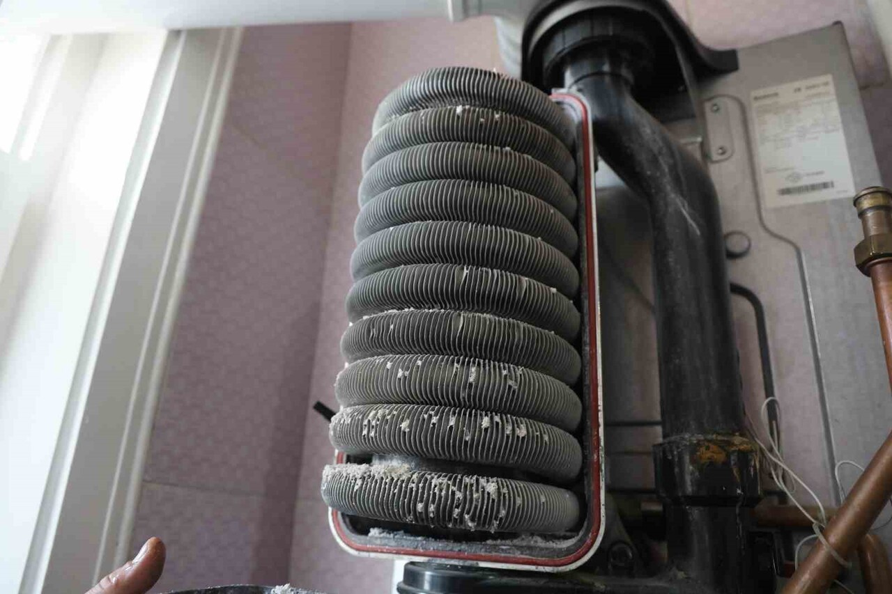 KIŞ AYLARINDA ÖZELLİKLE AKŞAM SAATLERİNDE HAVALAR MEVSİM NORMALLERİNE DÜŞERKEN, UZMANLAR, KOMBİ VE...