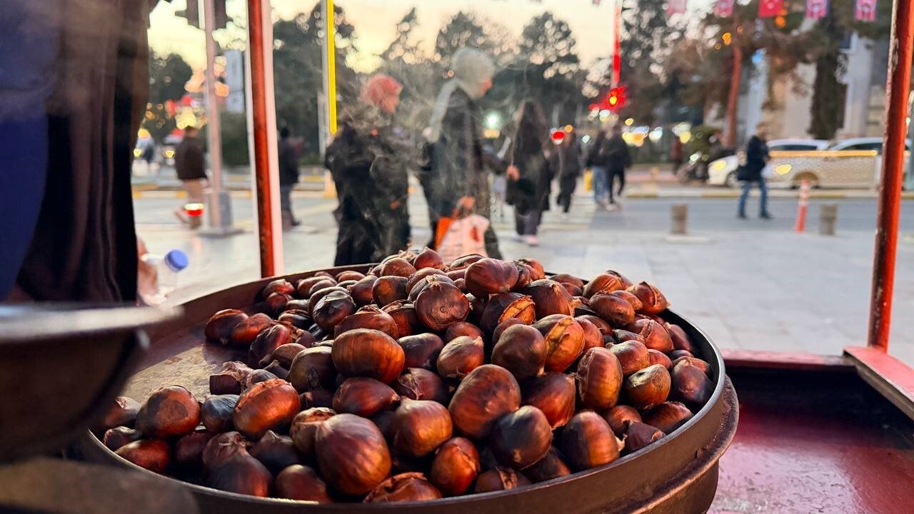 KIŞIN ŞİFA KAYNAĞI KESTANE TEZGÂHLARDA YERİNİ ALDI