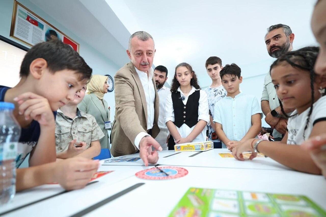 KOCAELİ'DE DAR GELİRLİ AİLELERE YÖNELİK YAKLAŞIK 30 BİN ÖĞRENCİYİ KAPSAYAN 392 MİLYON LİRALIK...