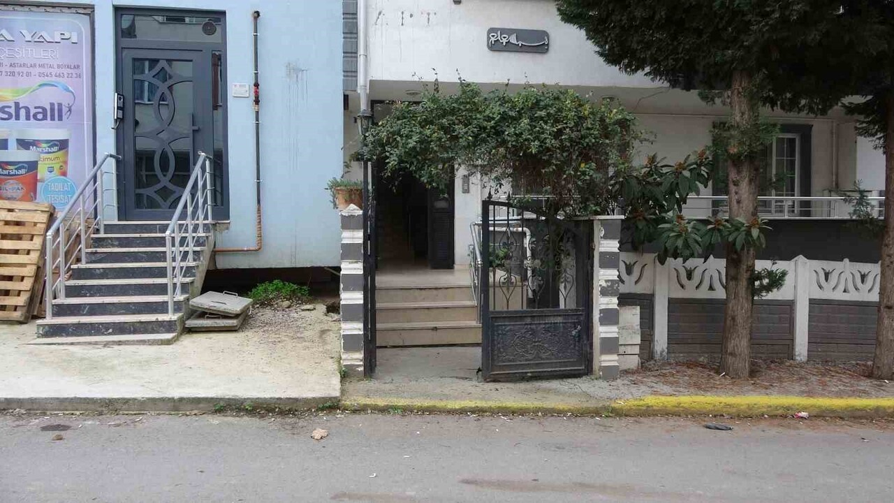 KOCAELİ'DE GÖREVE GELMEYEN MESAİ ARKADAŞININ EVİNE GİDEN POLİS EKİPLERİ, KORKUNÇ MANZARA İLE...