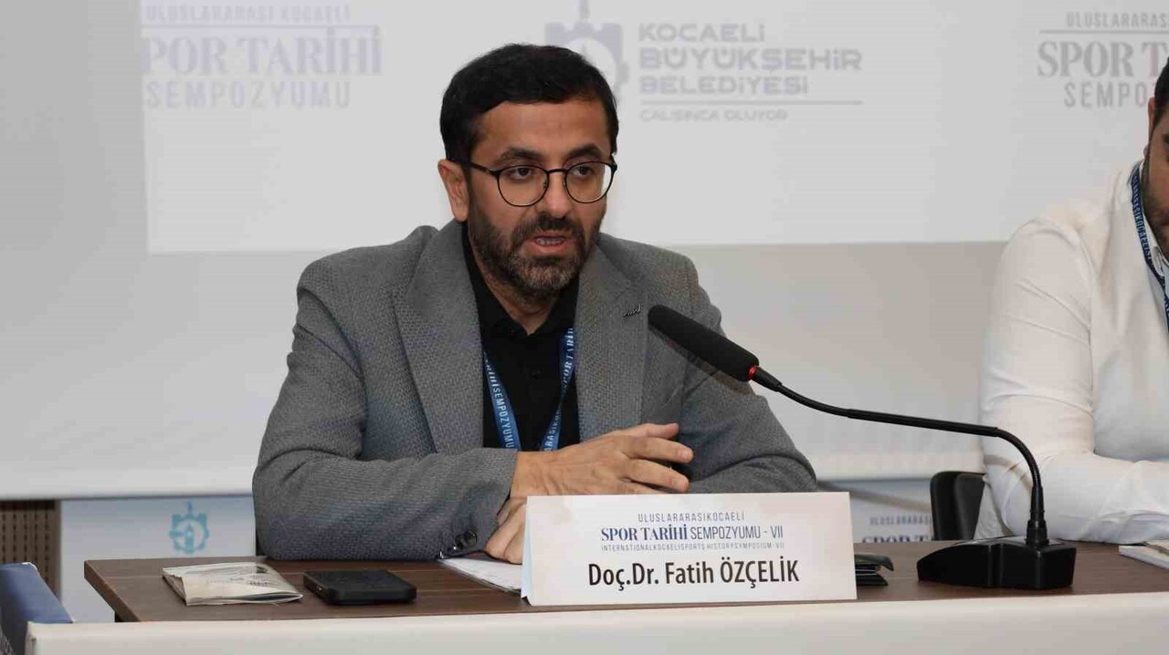 KOCAELİ'DE VERDİĞİ SEMPOZYUMDA YELKEN SPORU HAKKINDA KONUŞAN DOÇ. DR. FATİH ÖZÇELİK, "YELKEN SPORU...