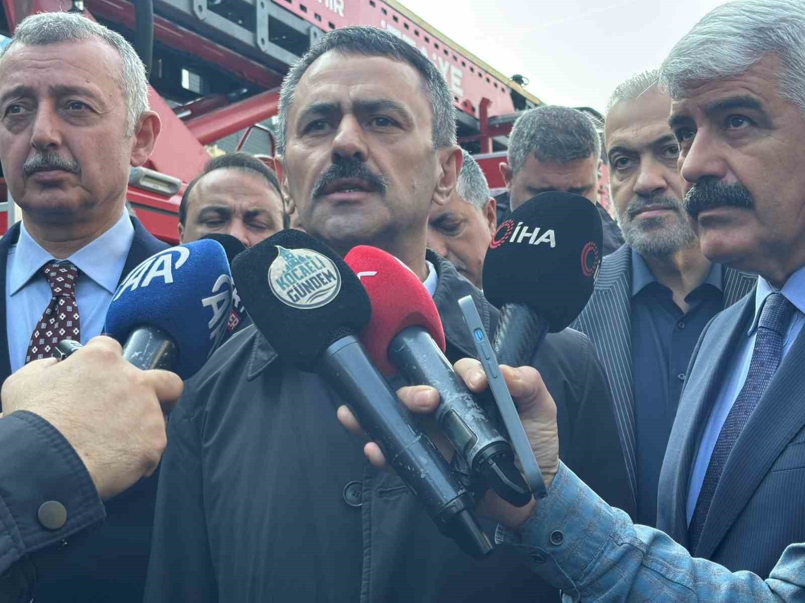 KOCAELİ'NİN DİLOVASI İLÇESİNDE BULUNAN PARFÜM DOLUM TESİSİNDE ÇIKAN YANGINDA 6 KİŞİ HAYATINI...