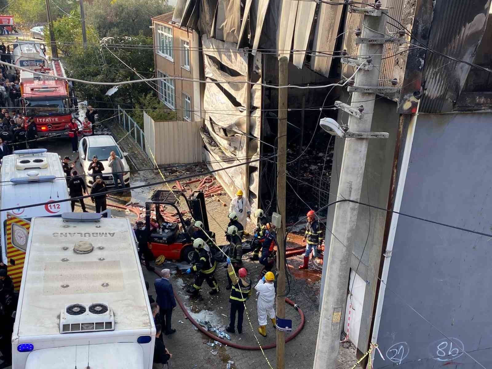 KOCAELİ'NİN DİLOVASI İLÇESİNDE PARFÜM DOLUM TESİSİNDE ÇIKAN YANGINDA HAYATINI KAYBEDEN 6 KİŞİNİN...