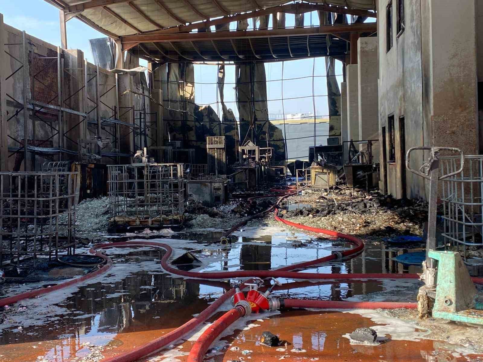 KOCAELİ'NİN DİLOVASI İLÇESİNDE PARFÜM DOLUM TESİSİNDE ÇIKAN YANGINDA HAYATINI KAYBEDENLERDEN 2...