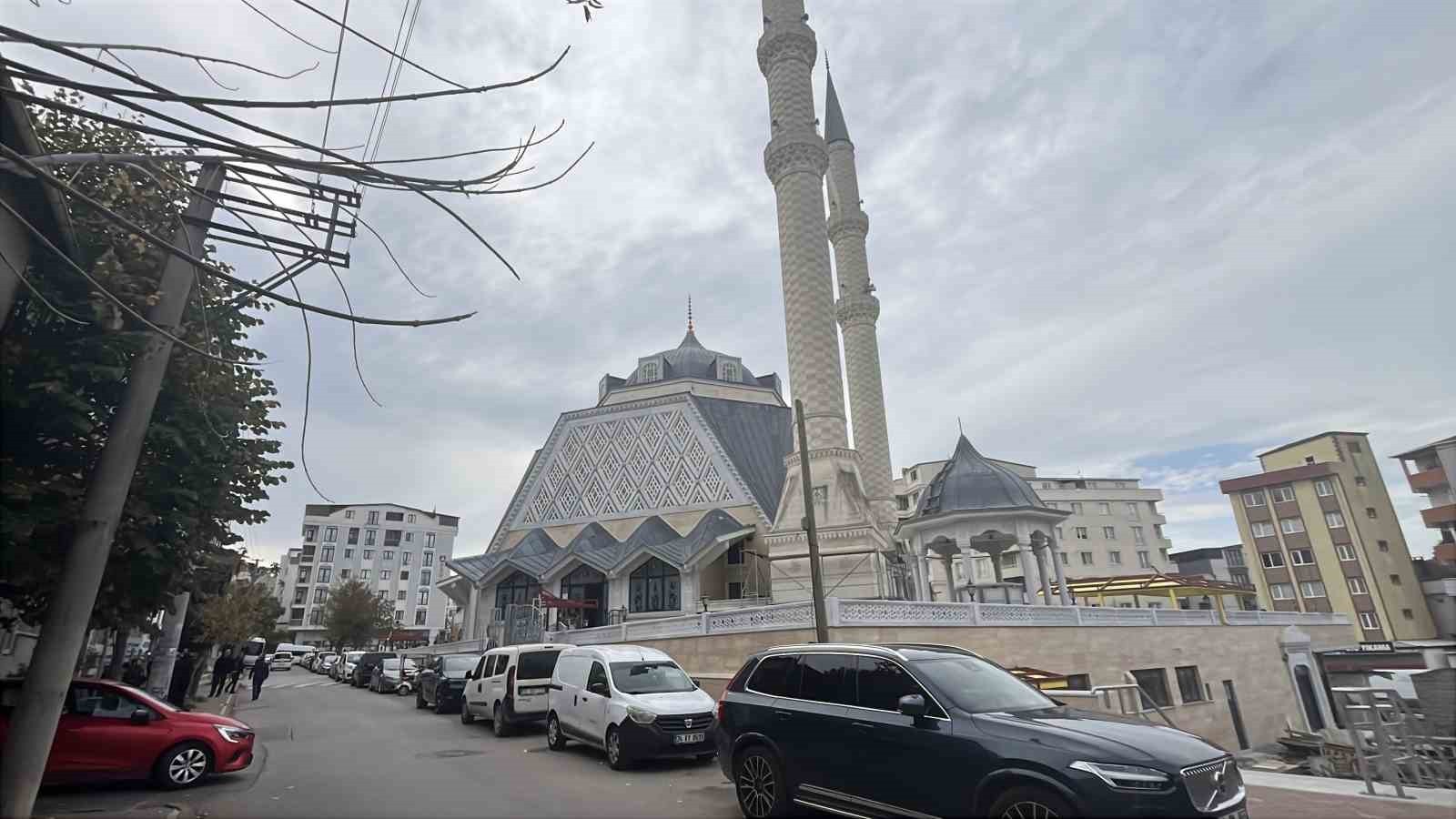 KOCAELİ'NİN GEBZE İLÇESİNDE 10 KASIM ATATÜRK'Ü ANMA ETKİNLİKLERİ KAPSAMINDA CAMİLERDE MEVLİT...