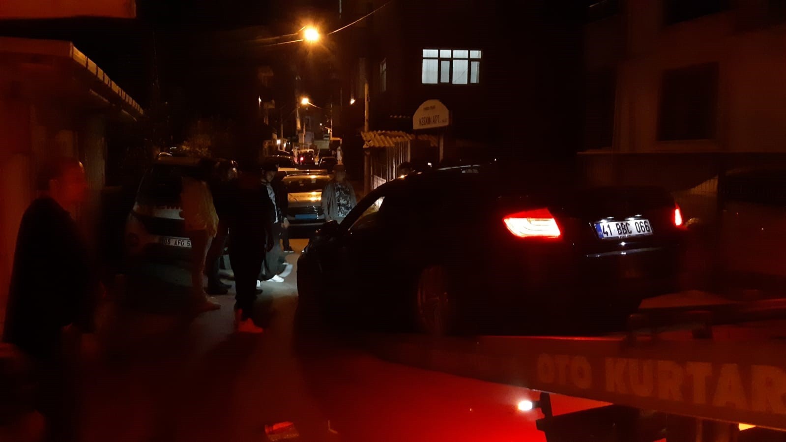 KOCAELİ'NİN KÖRFEZ İLÇESİNDE LÜKS OTOMOBİLİNİN İÇERİSİNDEYKEN BIÇAKLI SALDIRIYA UĞRAYAN ERCAN...