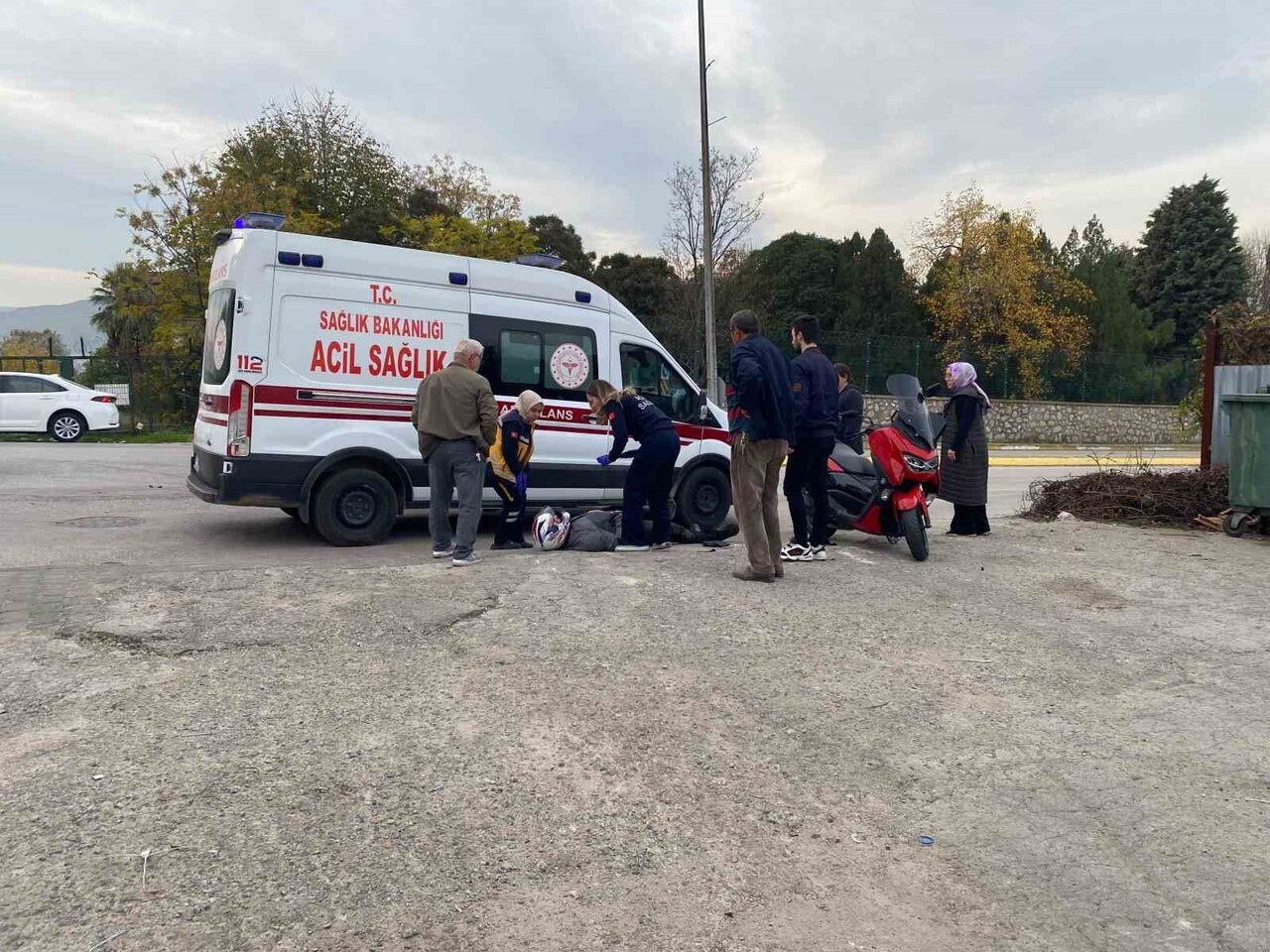 KOCAELİ'NİN KÖRFEZ İLÇESİNDE PANELVAN İLE ÇARPIŞAN MOTOSİKLETLİ YERE SAVRULARAK...