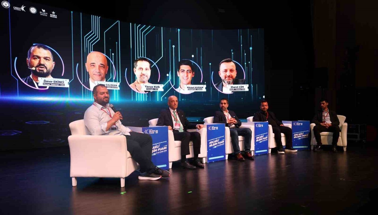 KOCAELİ BİLİŞİM FUARI'NDA GERÇEKLEŞTİRİLEN PANELDE, SPORUN DİJİTALLEŞME SÜRECİ MASAYA YATIRILARAK...