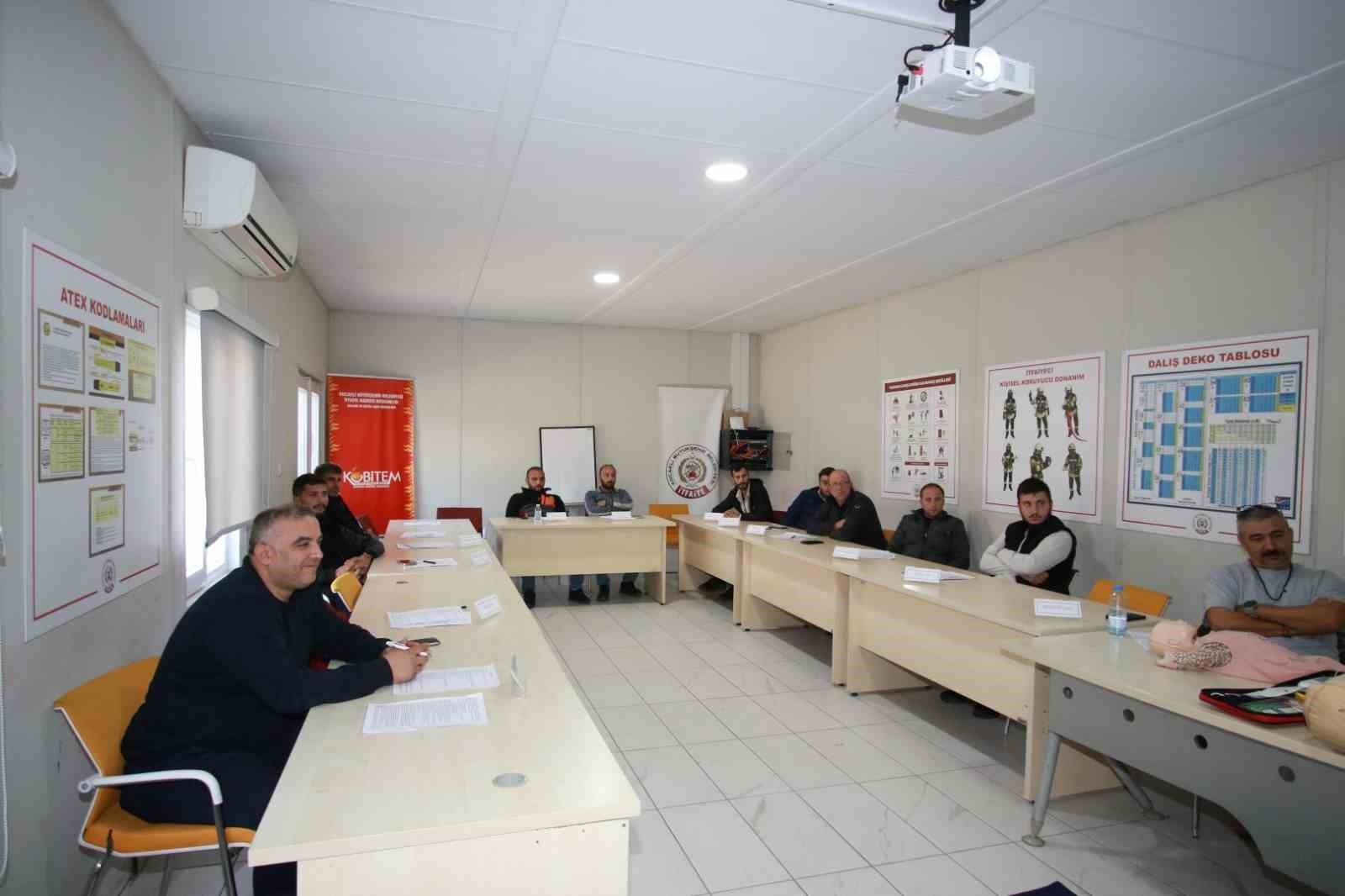 KOCAELİ BÜYÜKŞEHİR BELEDİYESİ, MUHTEMEL ACİL DURUMLARA MÜDAHALE KAPASİTESİNİ ARTIRMAK AMACIYLA YOL...