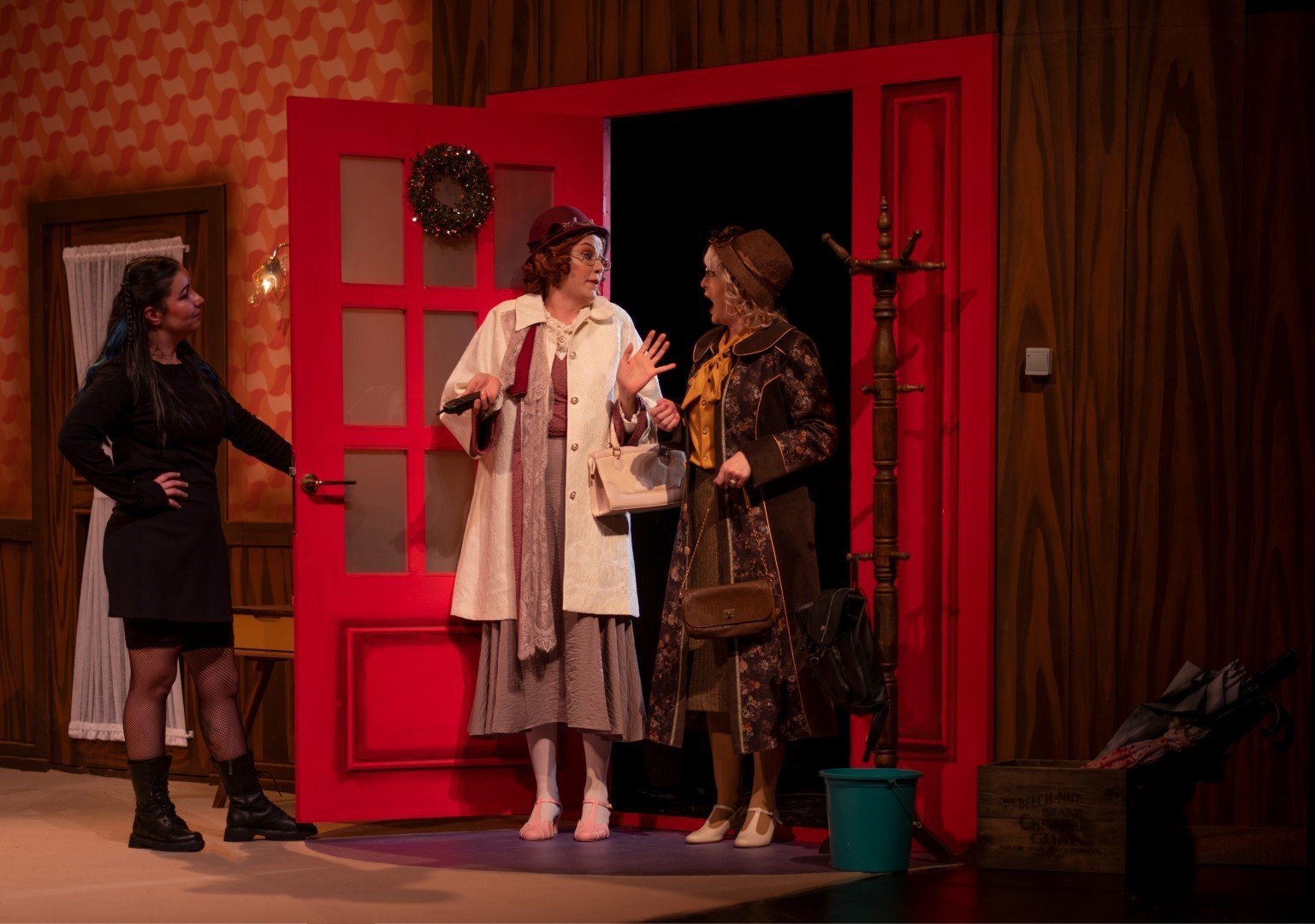 KOCAELİ BÜYÜKŞEHİR BELEDİYESİ ŞEHİR TİYATROLARI (KŞT), "ÜÇ JOKERLİ KONKEN" ADLI OYUNUYLA ADANA...