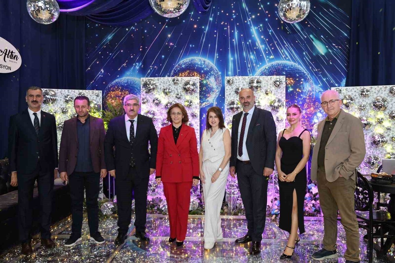 KOCAELİ’DE EVLİLİK HAZIRLIĞINDAKİ GENÇLERİN MERAKLA BEKLEDİĞİ "3. EVLİLİK FUARI" KAPILARINI AÇARAK...