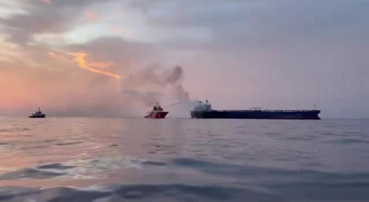 KOCAELİ’NİN KANDIRA İLÇESİ KEFKEN AÇIKLARINDA YABANCI MENŞELİ GEMİDE ÇIKAN YANGINA İLİŞKİN KIYI...