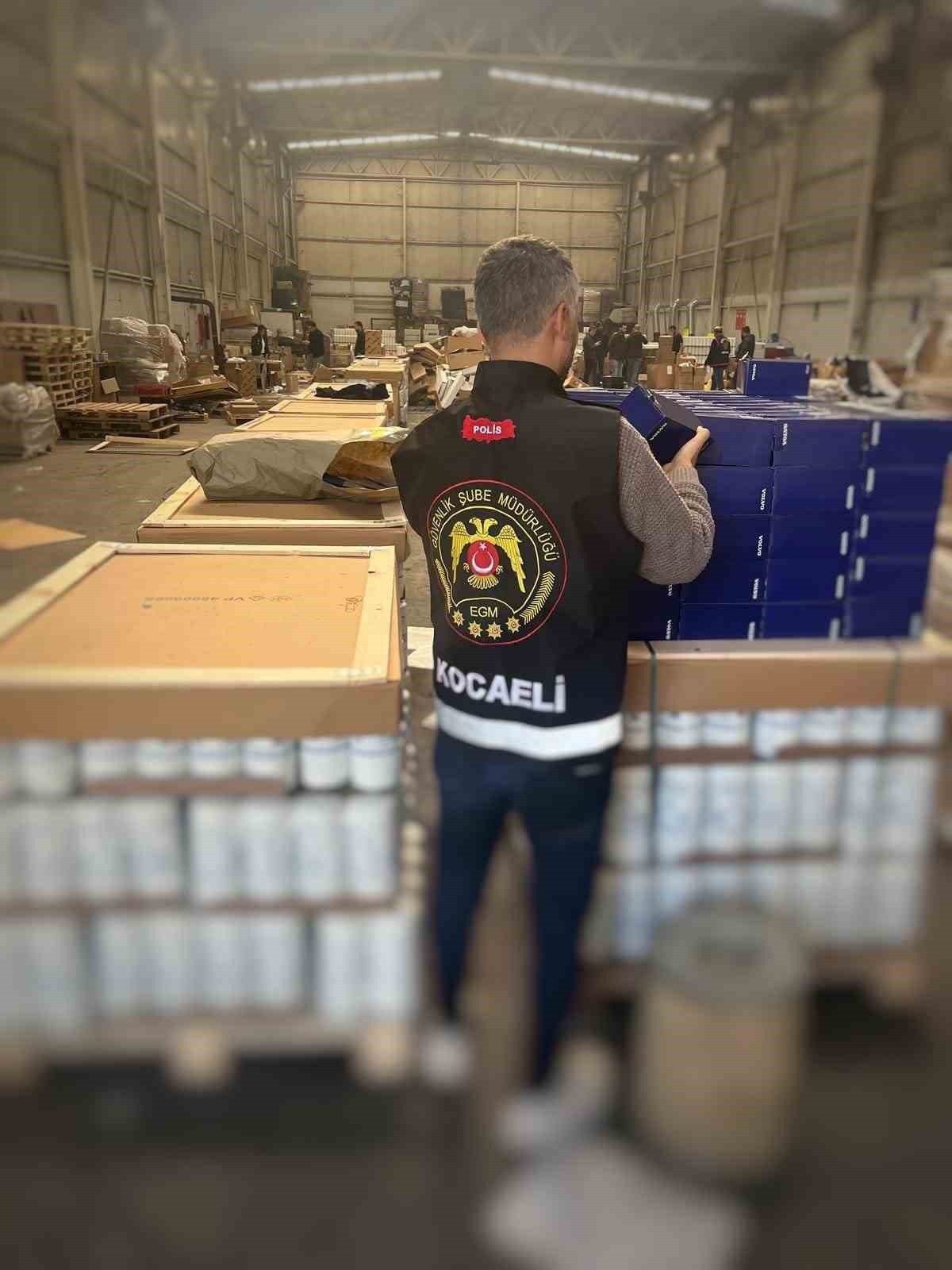 KOCAELİ’NİN KARTEPE İLÇESİNDE DÜZENLENEN OPERASYONDA, PİYASA DEĞERİ 15 MİLYON LİRAYI BULAN 233...