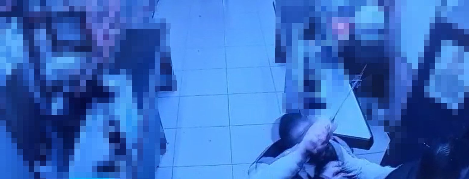 KOCAELİ’NİN KÖRFEZ İLÇESİNDE BİR MARKETTE, ÇOCUKLA KASİYER ARASINDA "ŞEKER DÖKME" MESELESİ...