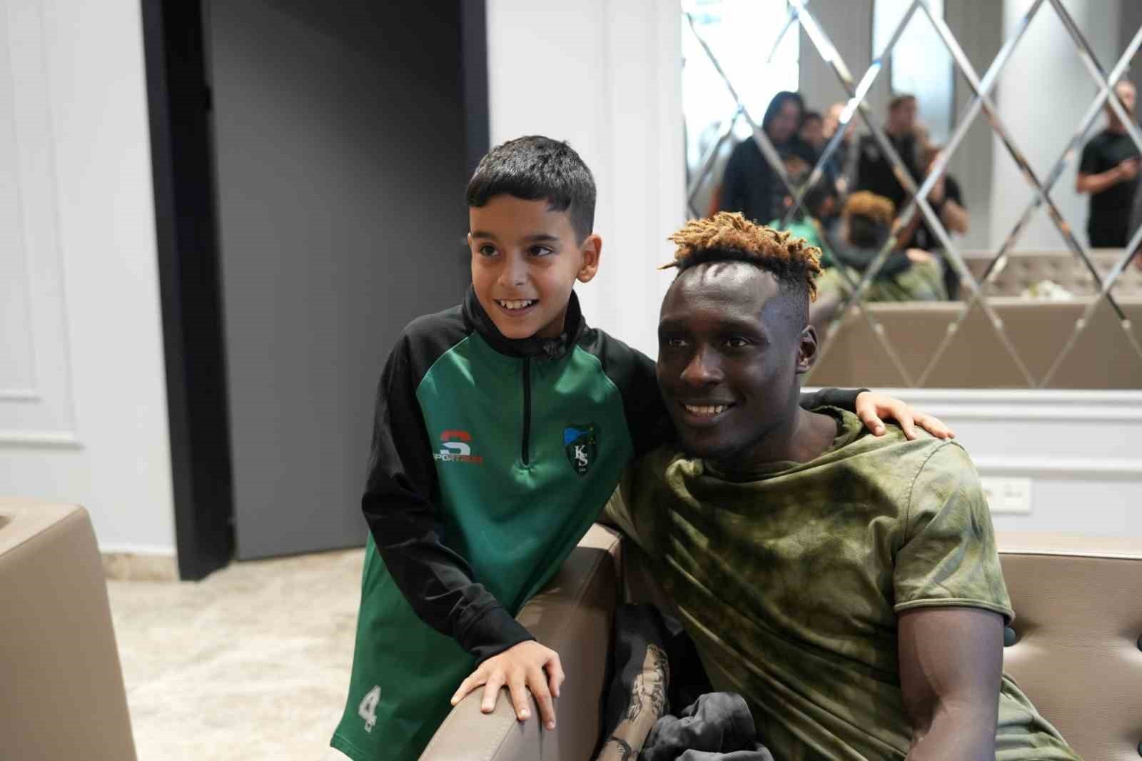 KOCAELİSPOR'A GEÇTİĞİMİZ HAFTA GALATASARAY KARŞISINDA 1-0'LIK GALİBİYETİ GETİREN GOLÜ ATAN DAN...