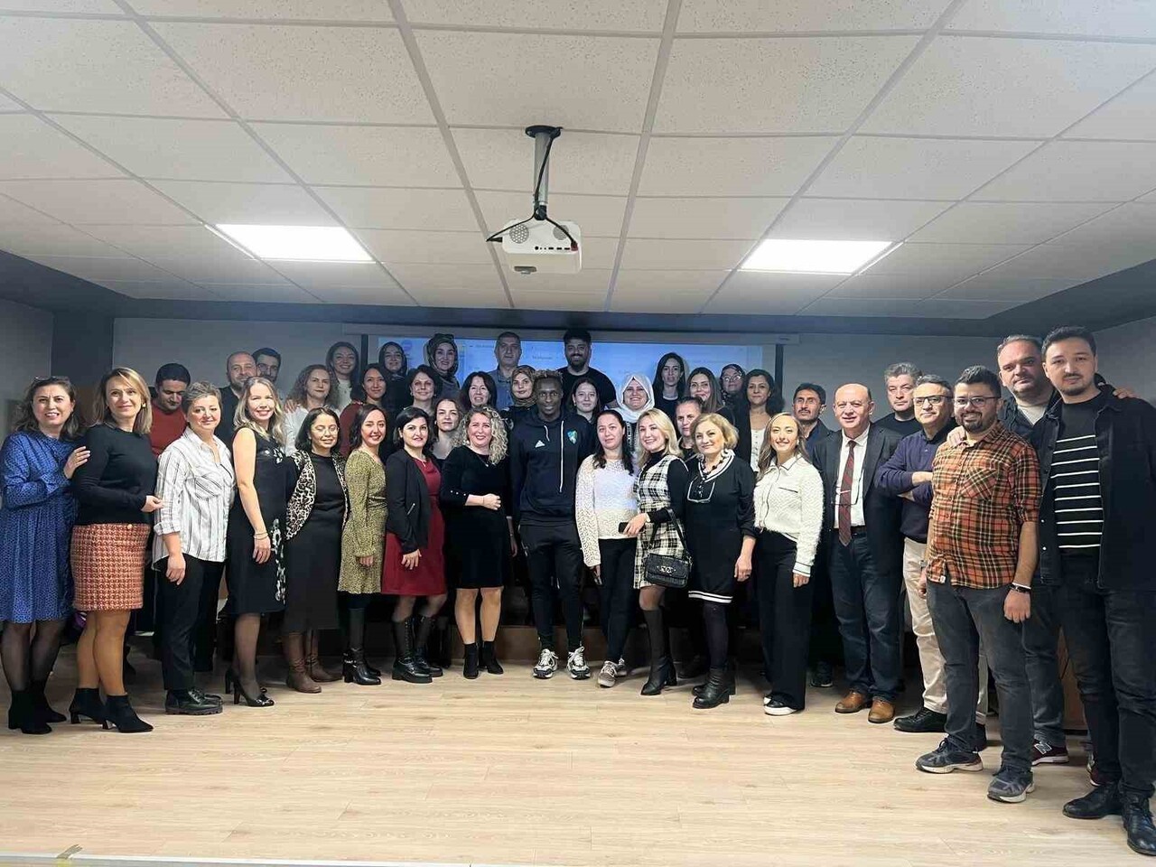 KOCAELİSPOR KULÜBÜ, 24 KASIM ÖĞRETMENLER GÜNÜ DOLAYISIYLA KÖRFEZ ATATÜRK ANADOLU LİSESİ'NE ANLAMLI...