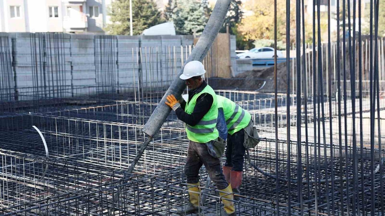 KOCASİNAN BELEDİYE BAŞKANI AHMET ÇOLAKBAYRAKDAR; ERCİYESEVLER MAHALLESİ'NDE YAPILACAK 7 HEKİMLİ...