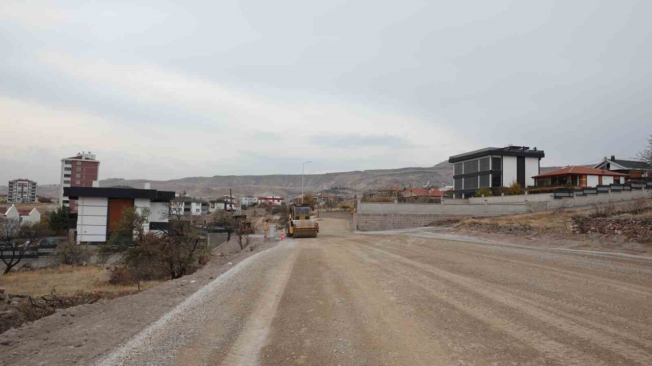 KOCASİNAN BELEDİYE BAŞKANI AHMET ÇOLAKBAYRAKDAR, ERKİLET GENERALEMİR MAHALLESİ’NDEKİ ANAYOL...