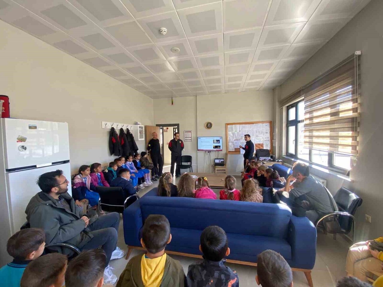 KONYA'NIN BOZKIR İLÇESİNDE İLKOKUL 1. SINIF ÖĞRENCİLERİNE YÖNELİK İTFAİYE EKİPLERİ TARAFINDAN...