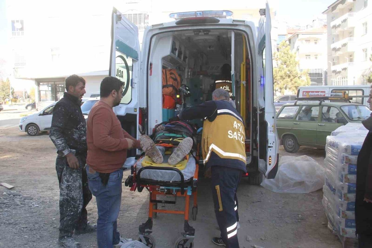 KONYA’NIN BEYŞEHİR İLÇESİNDE 5 KATLI İNŞAATIN ASANSÖR BOŞLUĞUNA DÜŞEN YABANCI UYRUKLU KİŞİ...