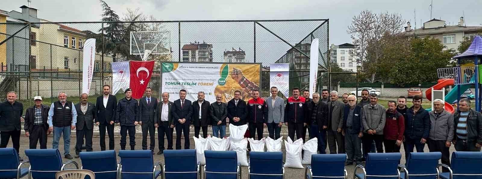 KONYA’NIN BEYŞEHİR İLÇESİNDE ÇİFTÇİLERE YÜRÜTÜLEN DESTEKLEME PROJESİ KAPSAMINDA KIRMIZI MERCİMEK...