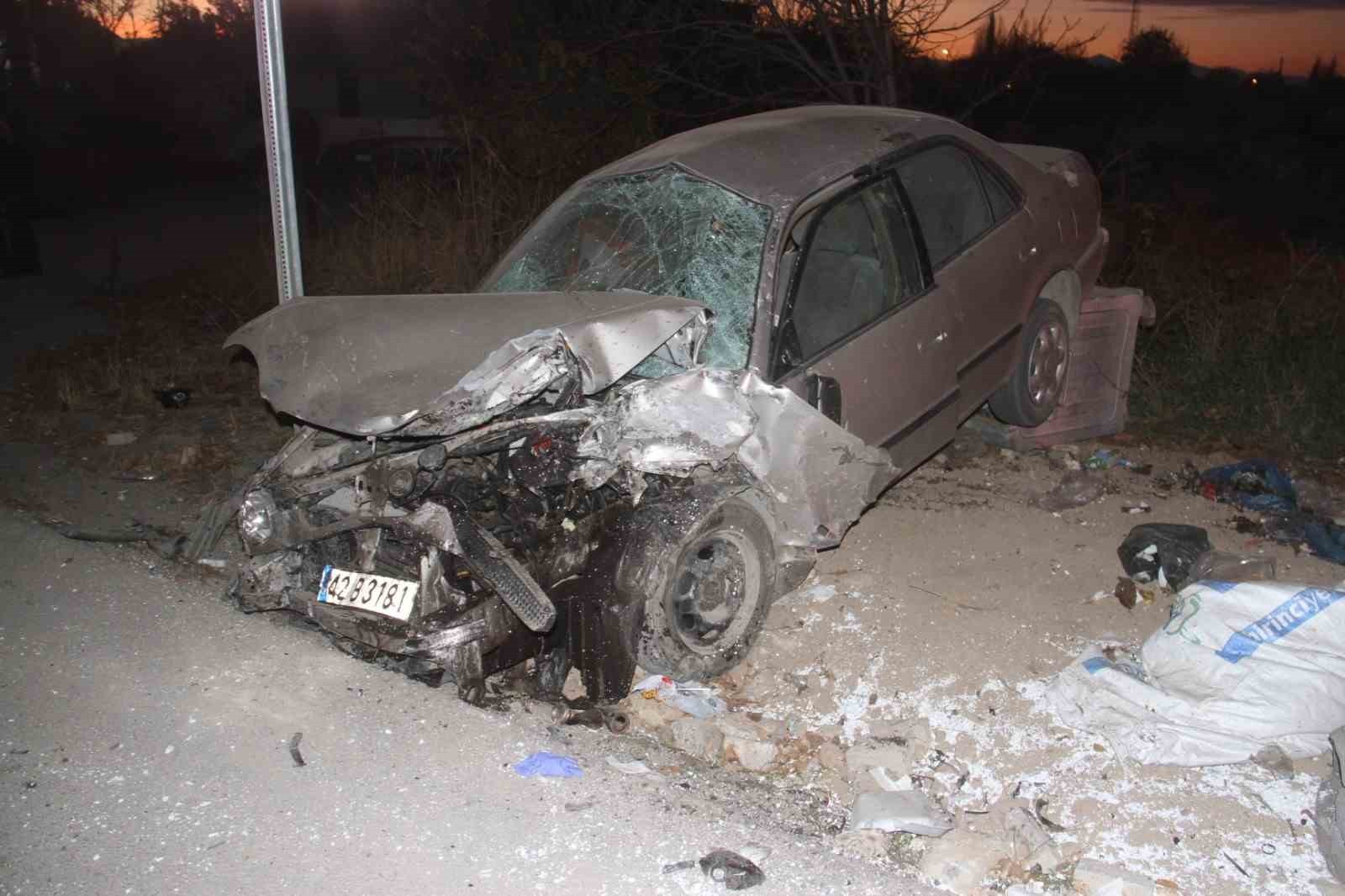 KONYA’NIN BEYŞEHİR İLÇESİNDE TRAKTÖRLE OTOMOBİLİN ÇARPIŞMASI SONUCU MEYDANA GELEN TRAFİK KAZASINDA...