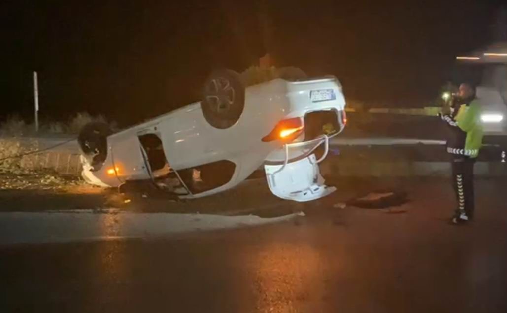 KONYA’NIN EREĞLİ İLÇESİNDE KONTROLDEN ÇIKAN OTOMOBİLİN TAKLA ATMASI SONUCU MEYDANA GELEN KAZADA 3...