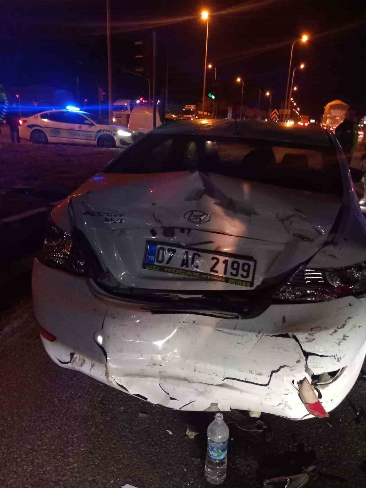 KONYA’NIN KARAPINAR İLÇESİNDE MEYDANA GELEN TRAFİK KAZASINDA BİR KİŞİ YARALANDI.