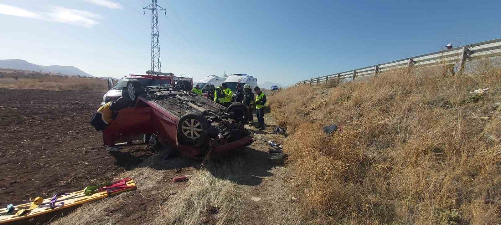 KONYA’NIN SEYDİŞEHİR İLÇESİNDE ŞARAMPOLE TAKLA ATAN OTOMOBİLDE AYNI AİLEDEN 1 KİŞİ HAYATINI...