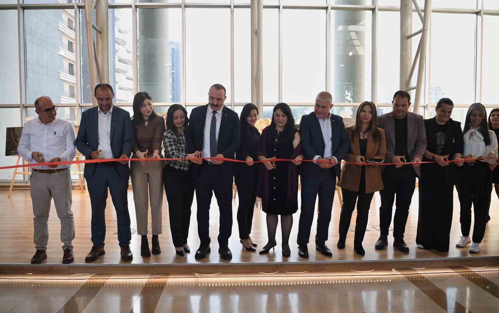 KONYAALTI BELEDİYE BAŞKANI CEM KOTAN,  BELEDİYE FUAYE ALANINDA ‘SONBAHAR VE DOLUNAY DOKULU RÖLYEF...