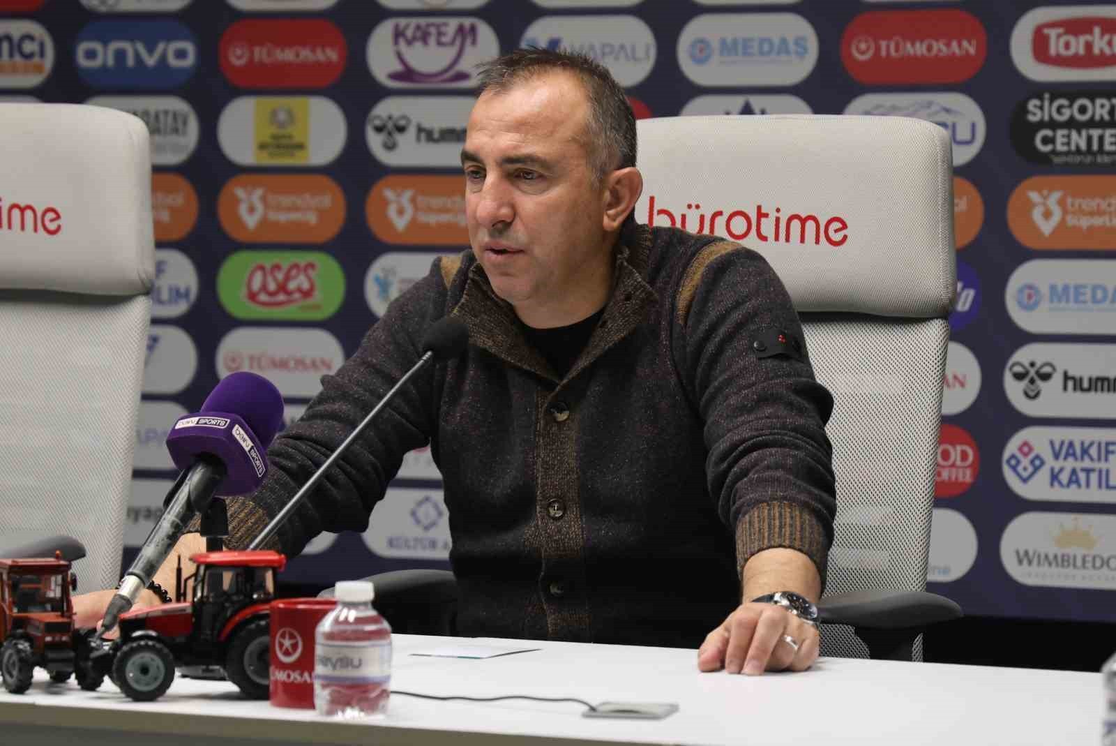 KONYASPOR, TEKNİK DİREKTÖR RECEP UÇAR İLE YOLLARINI AYIRDIĞINI AÇIKLADI.