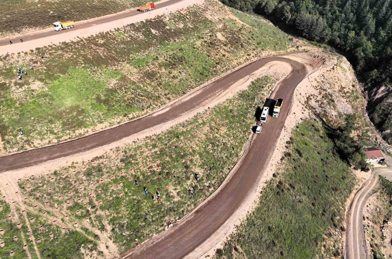 KÖRFEZ BELEN MAHALLESİ’NDE 180 BİN METREKARELİK ALANDA BAŞLATILAN AĞAÇLANDIRMA ÇALIŞMASIYLA KENTE...
