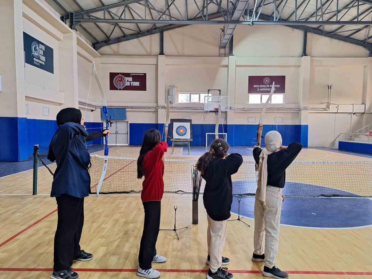 KORKUT GENÇLİK VE SPOR İLÇE MÜDÜRLÜĞÜ BÜNYESİNDE KORKUT SPOR SALONU’NDA DÜZENLENEN OKÇULUK KURSU...