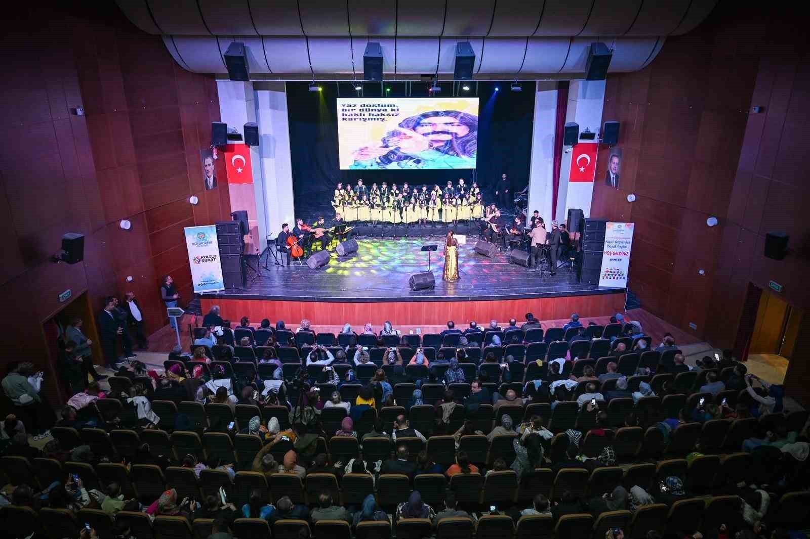 KÜÇÜK KALPLERDEN BÜYÜK EZGİLER