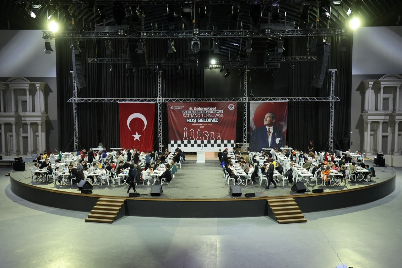 KÜÇÜKÇEKMECE BELEDİYESİ VE TÜRKİYE SATRANÇ FEDERASYONU İŞBİRLİĞİ İLE ‘29 EKİM CUMHURİYET KUPASI...