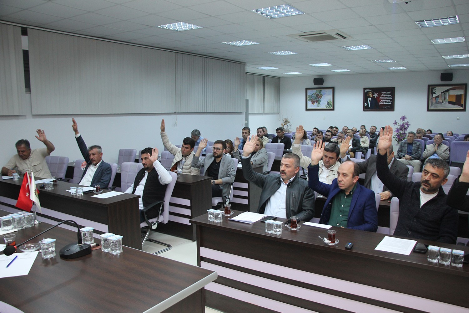 KULA BELEDİYESİ’NİN KASIM AYI OLAĞAN MECLİS TOPLANTISINDA, BELEDİYEYE AİT TAŞINMAZLARI KİRALAYAN...